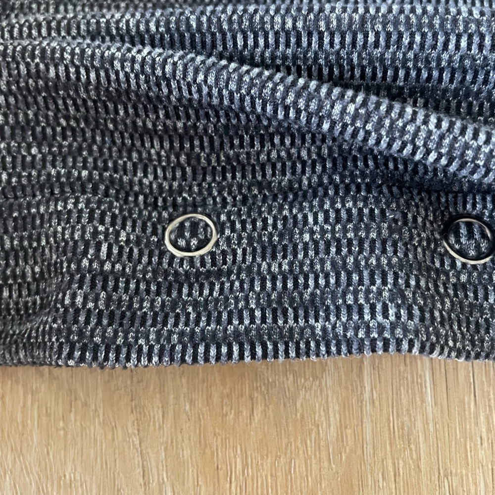 Grey Lululemon Vinyasa Scarf. Reversible. - Picture 5 of 9
